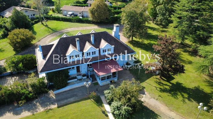 Image No.2-8 Bed House for sale