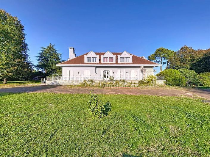 Image No.20-8 Bed House for sale