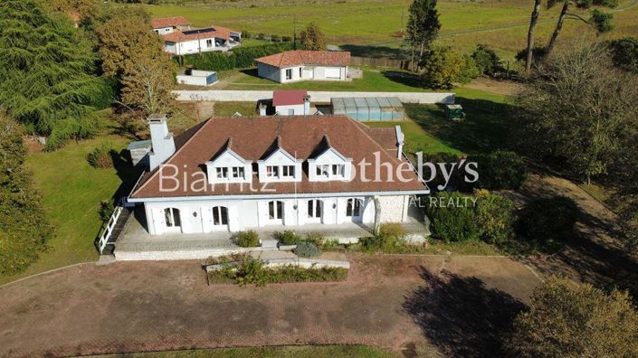 Image No.3-8 Bed House for sale