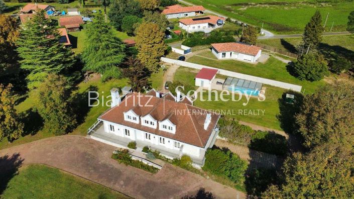 Image No.4-8 Bed House for sale