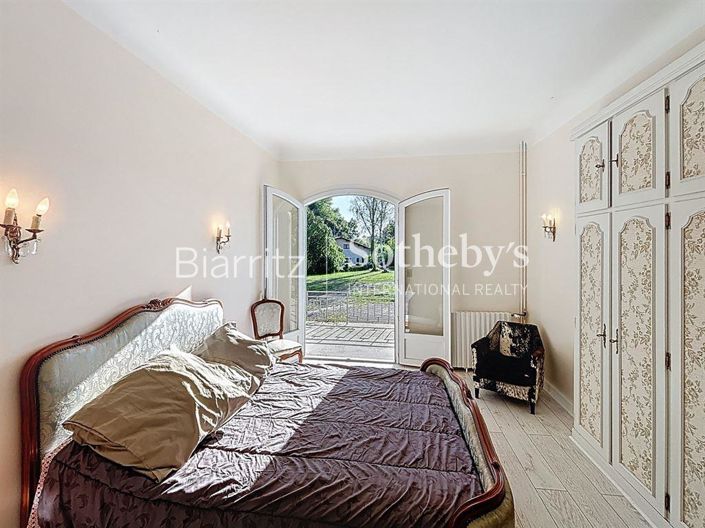 Image No.7-8 Bed House for sale