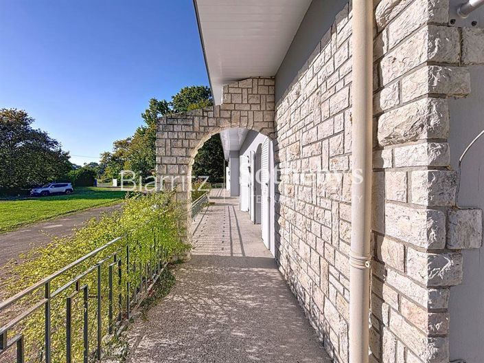 Image No.8-8 Bed House for sale