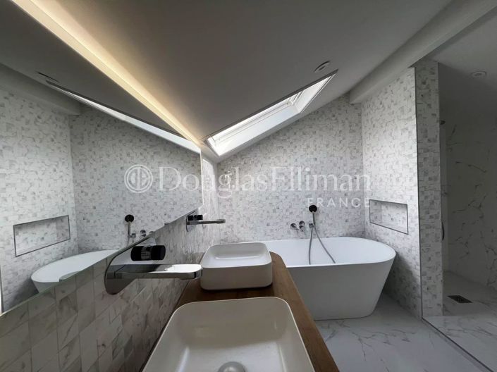 Image No.11-House for sale