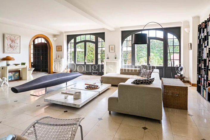 Image No.2-7 Bed House for sale