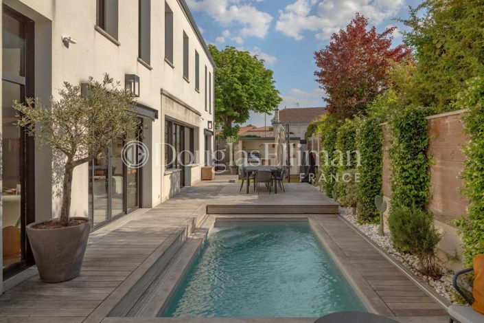 Image No.1-6 Bed House for sale