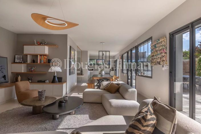 Image No.13-6 Bed House for sale