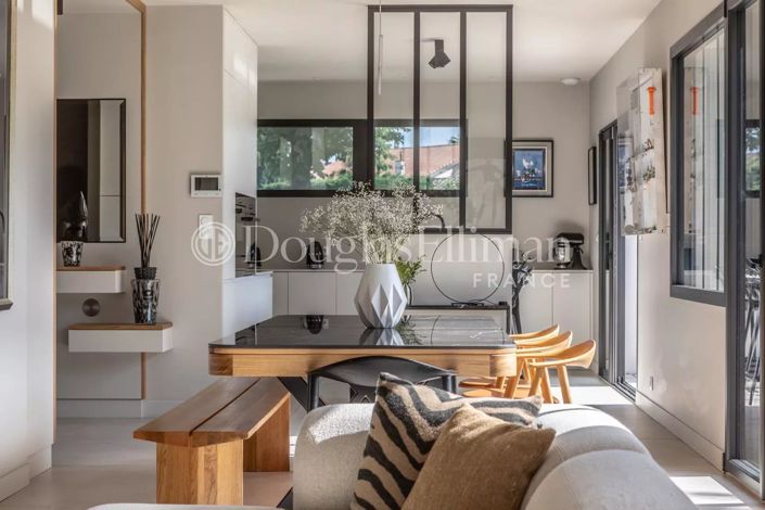 Image No.17-6 Bed House for sale