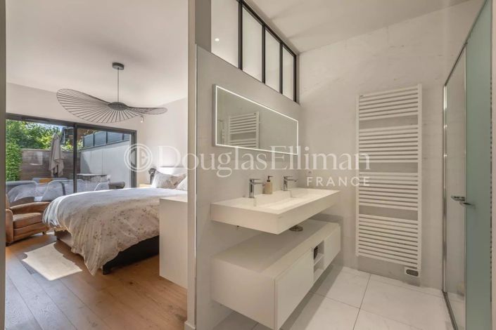 Image No.19-6 Bed House for sale