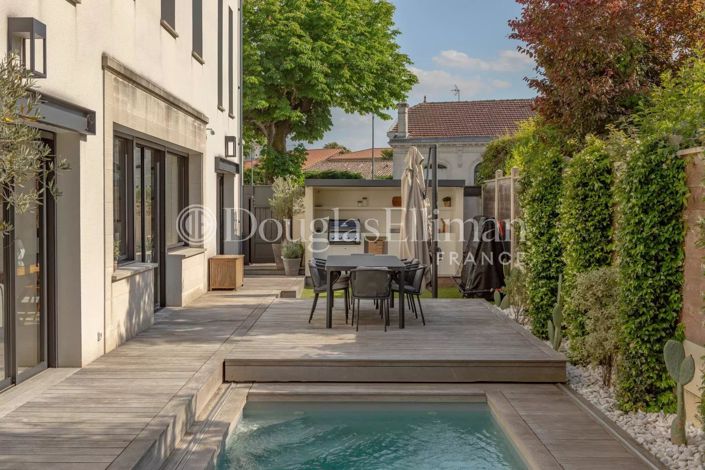 Image No.2-6 Bed House for sale