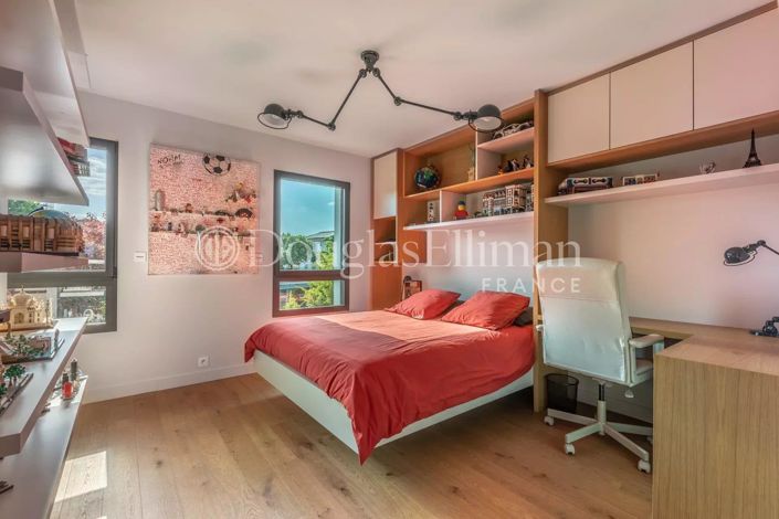 Image No.21-6 Bed House for sale