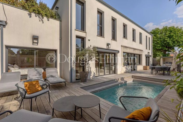 Image No.3-6 Bed House for sale