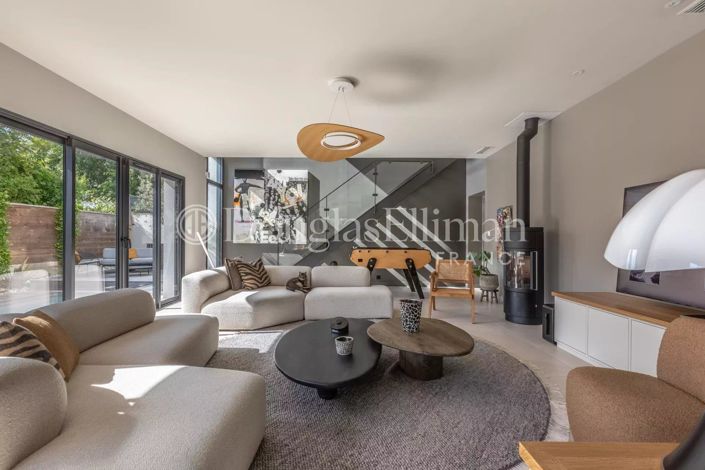 Image No.7-6 Bed House for sale