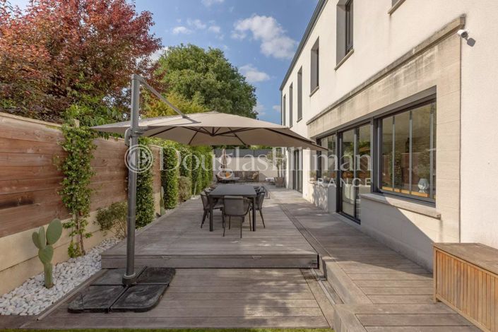 Image No.9-6 Bed House for sale