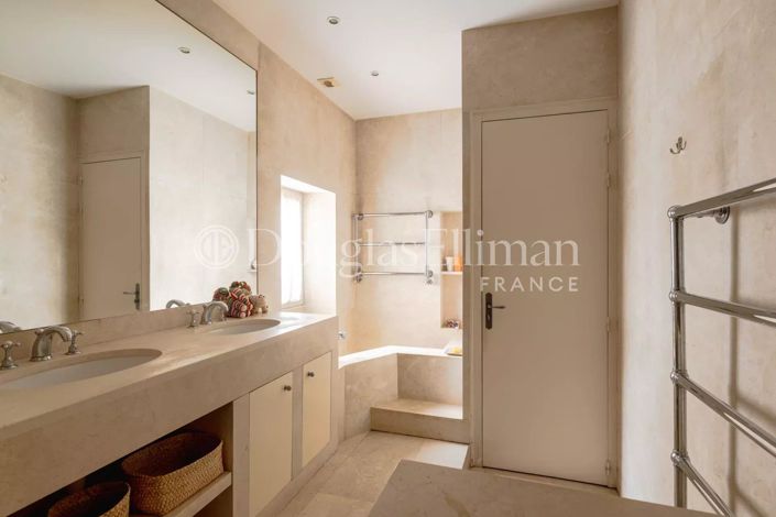 Image No.10-3 Bed Apartment for sale