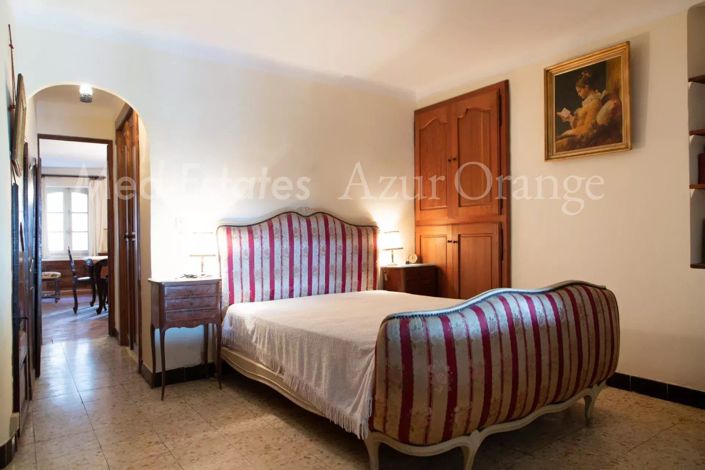 Image No.19-10 Bed House for sale