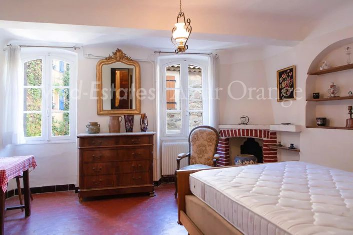 Image No.20-10 Bed House for sale