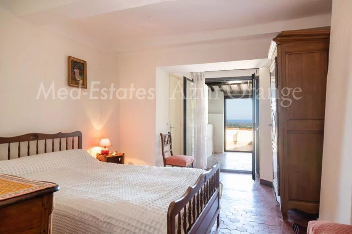 Image No.26-10 Bed House for sale