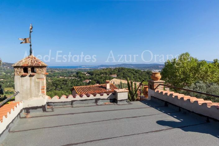 Image No.31-10 Bed House for sale