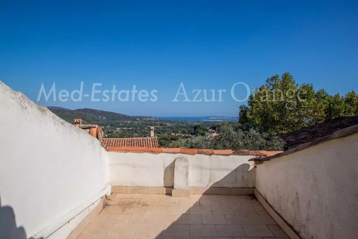 Image No.7-10 Bed House for sale