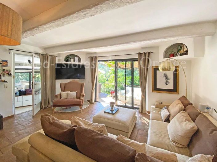 Image No.8-5 Bed House for sale