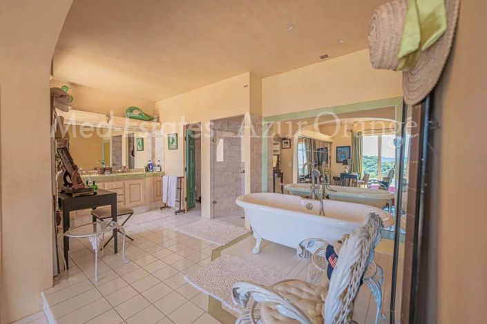 Image No.11-5 Bed House for sale