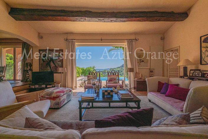 Image No.8-5 Bed House for sale