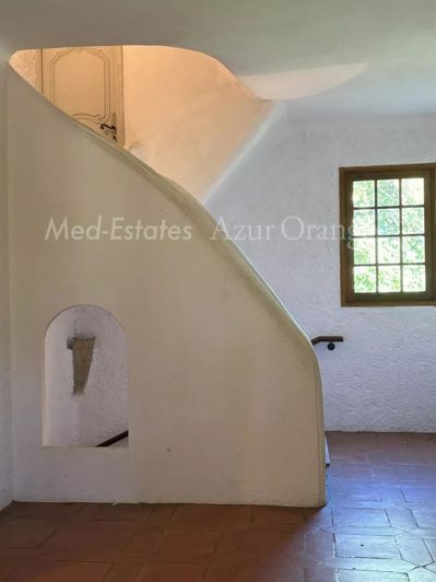 Image No.9-5 Bed House for sale