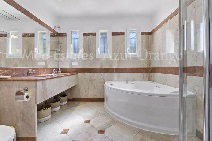 Image No.18-5 Bed House for sale