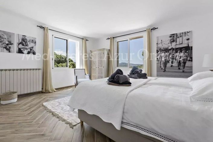 Image No.19-5 Bed House for sale