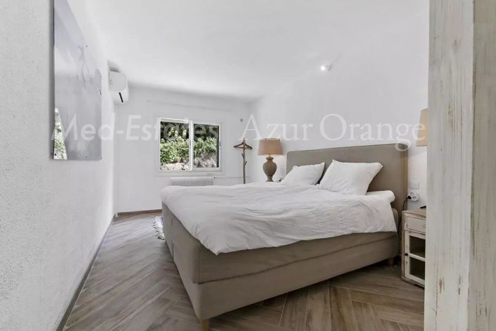 Image No.7-5 Bed House for sale