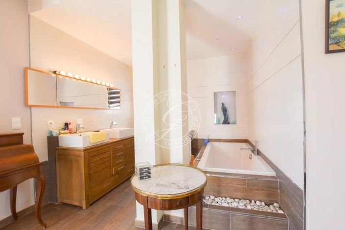 Image No.12-4 Bed House for sale