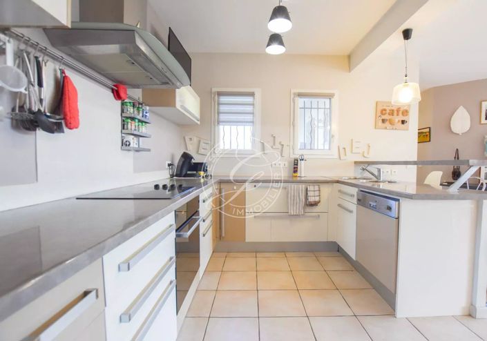 Image No.8-4 Bed House for sale