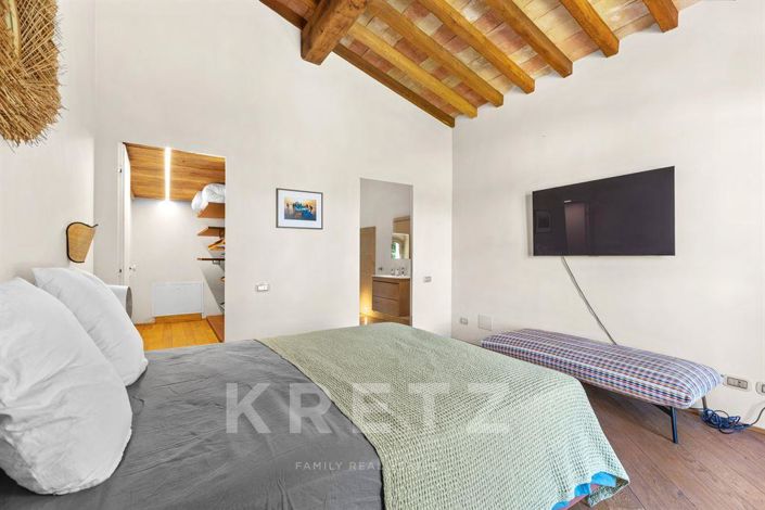 Image No.8-4 Bed House for sale