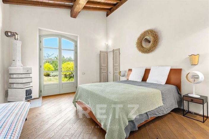 Image No.9-4 Bed House for sale