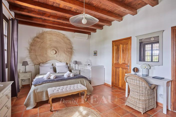 Image No.12-5 Bed House for sale