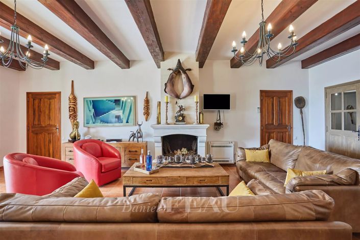 Image No.8-5 Bed House for sale