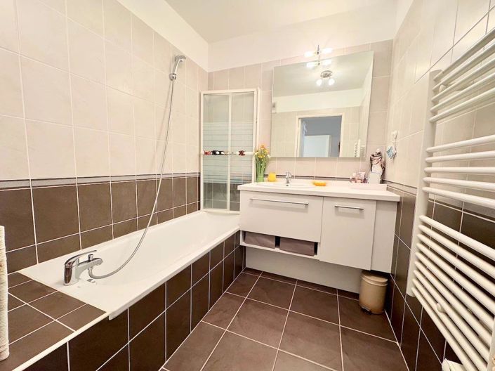 Image No.20-4 Bed Apartment for sale