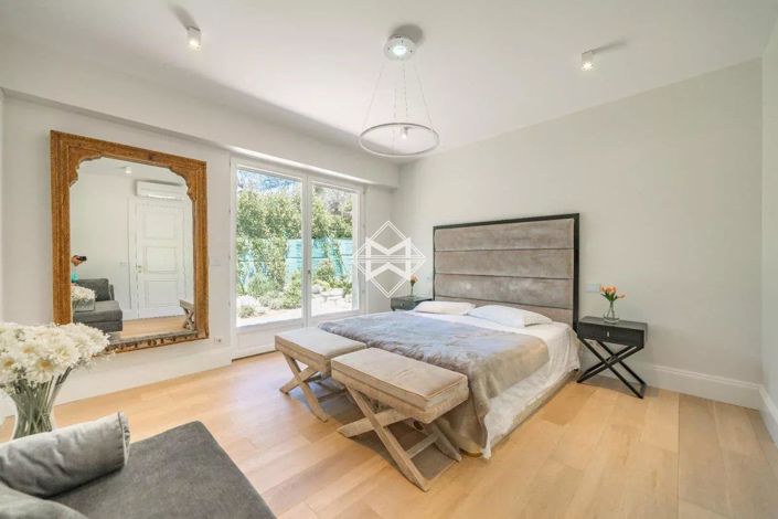 Image No.10-6 Bed House for sale