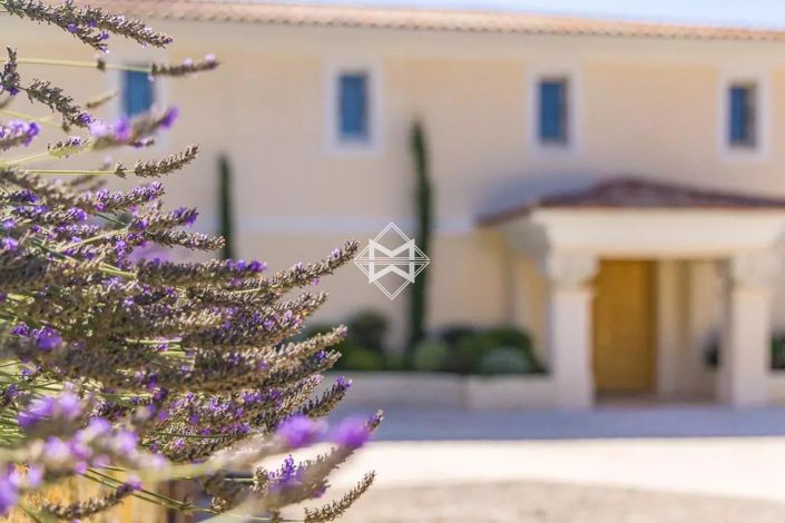 Image No.5-6 Bed House for sale