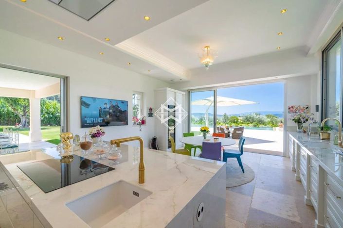 Image No.9-6 Bed House for sale