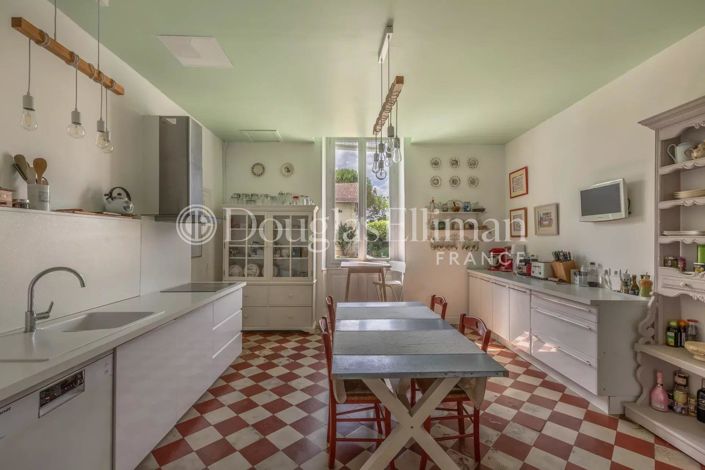 Image No.11-8 Bed House for sale