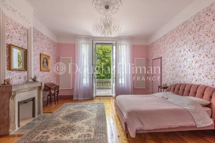 Image No.13-8 Bed House for sale