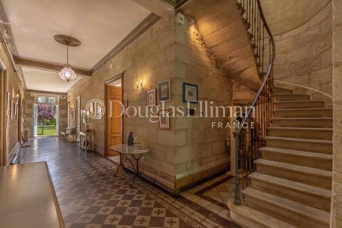 Image No.8-8 Bed House for sale