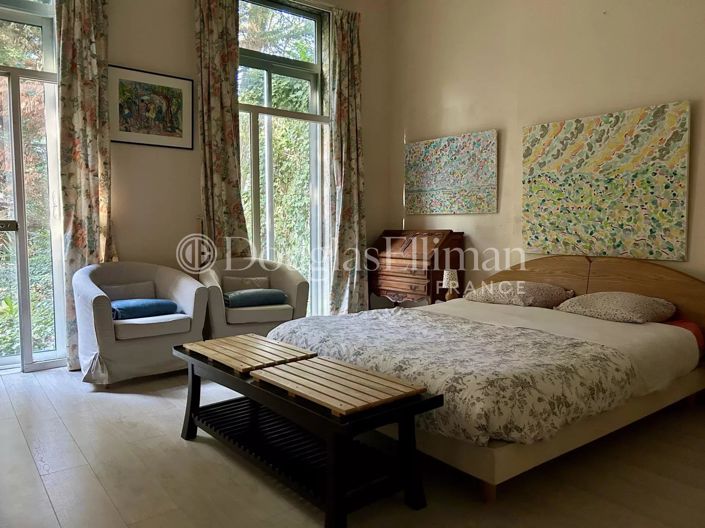 Image No.6-9 Bed House for sale