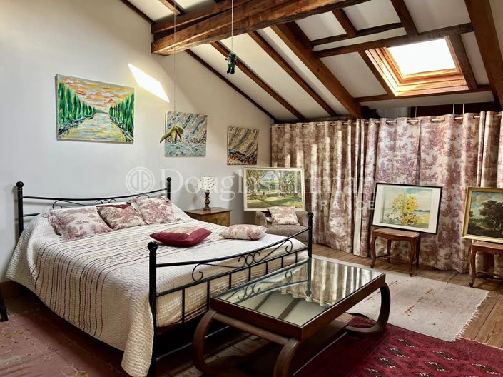 Image No.8-9 Bed House for sale