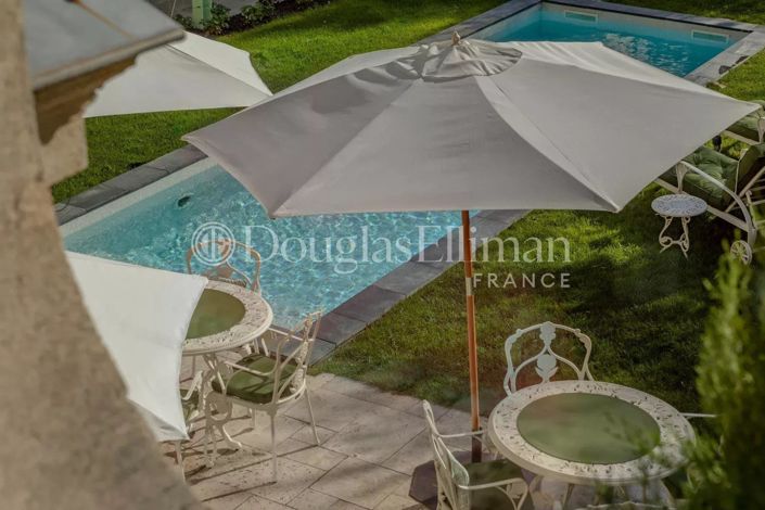 Image No.2-8 Bed House for sale