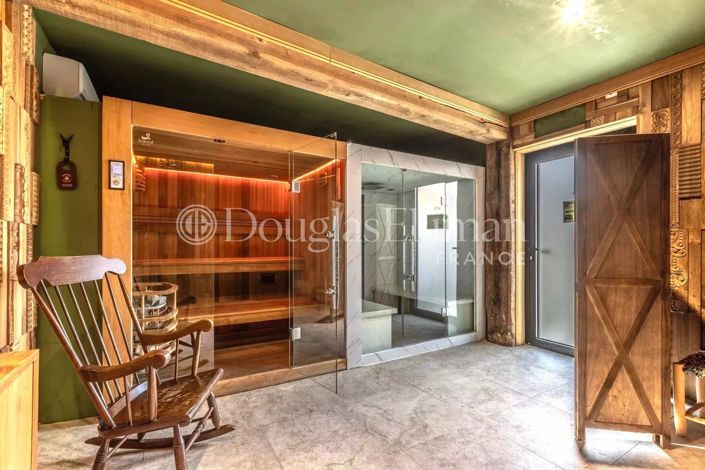 Image No.6-8 Bed House for sale