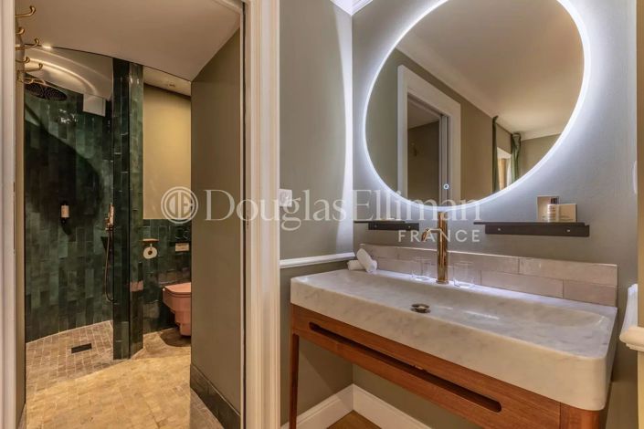 Image No.7-8 Bed House for sale