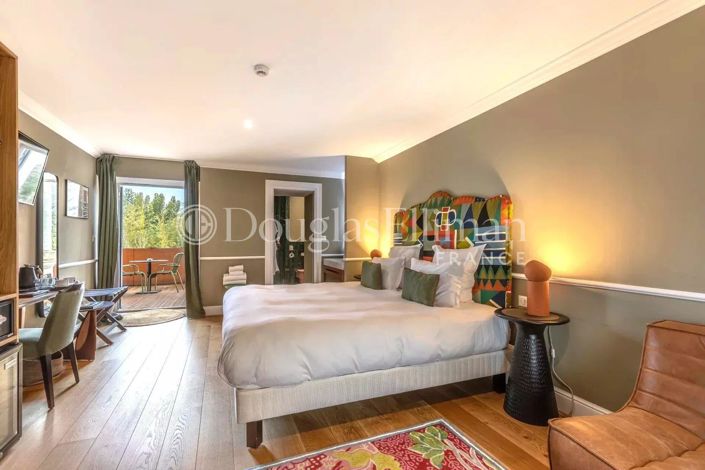 Image No.9-8 Bed House for sale