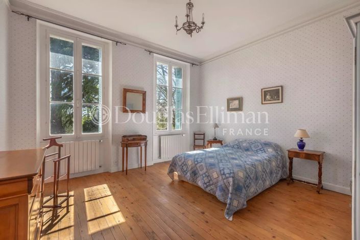 Image No.11-8 Bed House for sale